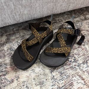 Youth cheetah chacos